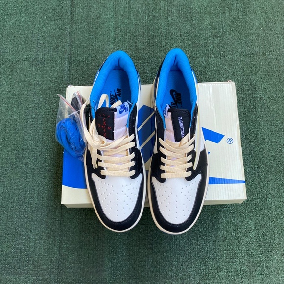 Travis Scott Jordan 1 “fragments” - Picture 5 of 8